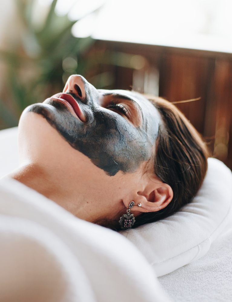 Dermatologist performing Carbon Laser Facial Treatment in Chennai to deeply cleanse pores, reduce oiliness, improve skin texture, and enhance skin radiance.